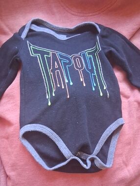 Tapout Black Long-Sleeve Baby Bodysuit with Multicolor Drip Logo